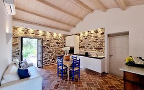 Stazzo San Teodoro La Quercia Piscina Condivisa